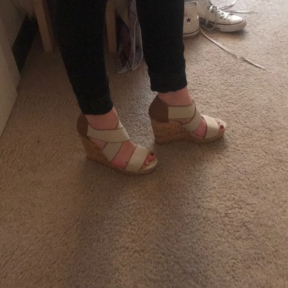 Cream Steve Madden wedges - Picture 3 of 3